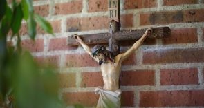 Kapelle Parkresidenz Helmine Held - Kreuz