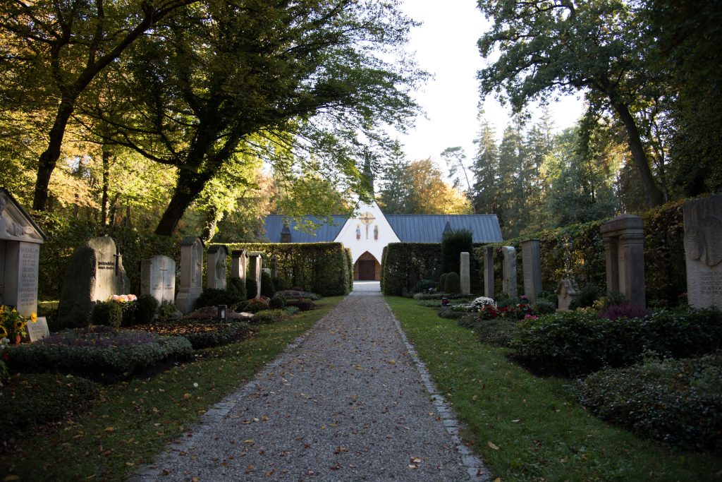 Gedenkfeier und Gräbersegnung Pfarrverband Grünwald